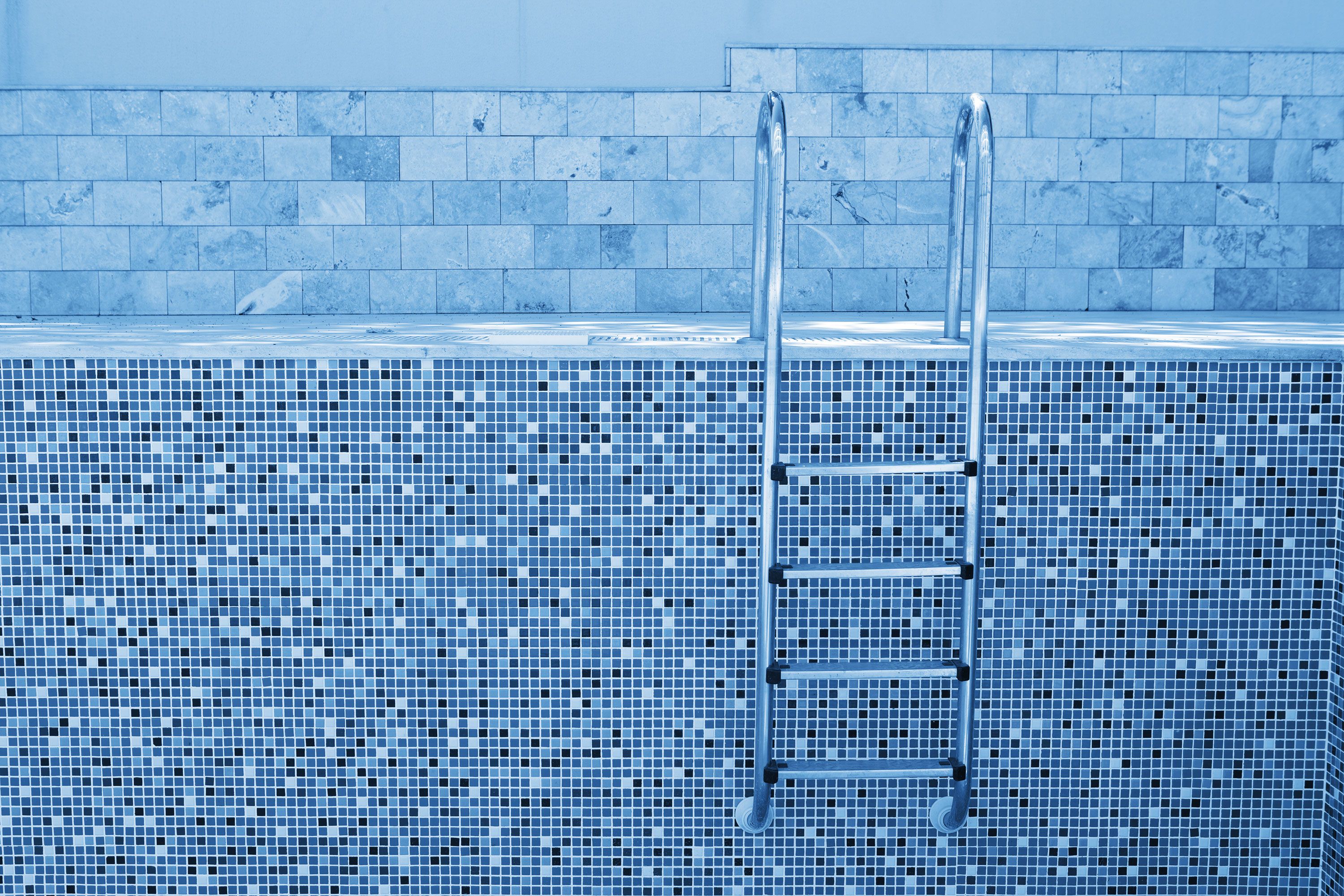 Pool verliert Wasser, Schwimmbad undicht | Leitungen undicht | Leckortung Blue Detect | Köln
